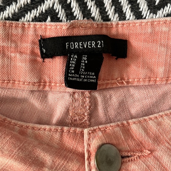 Soft pink jeans. Super comfy, stretch and casual. - Picture 5 of 7